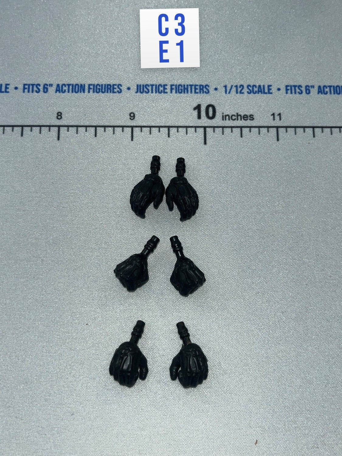 1/12 Scale Modern Era Gloved Hands Set - The Black - Vane Valaverse
