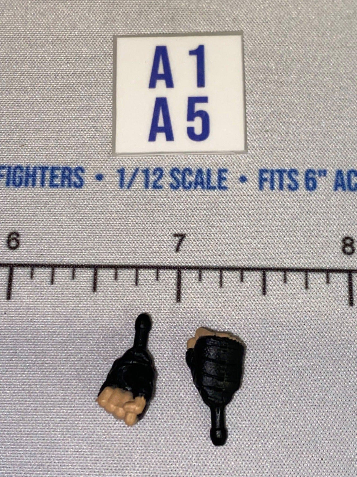 1/12 Scale Modern Era Gloved Wrapped Hands