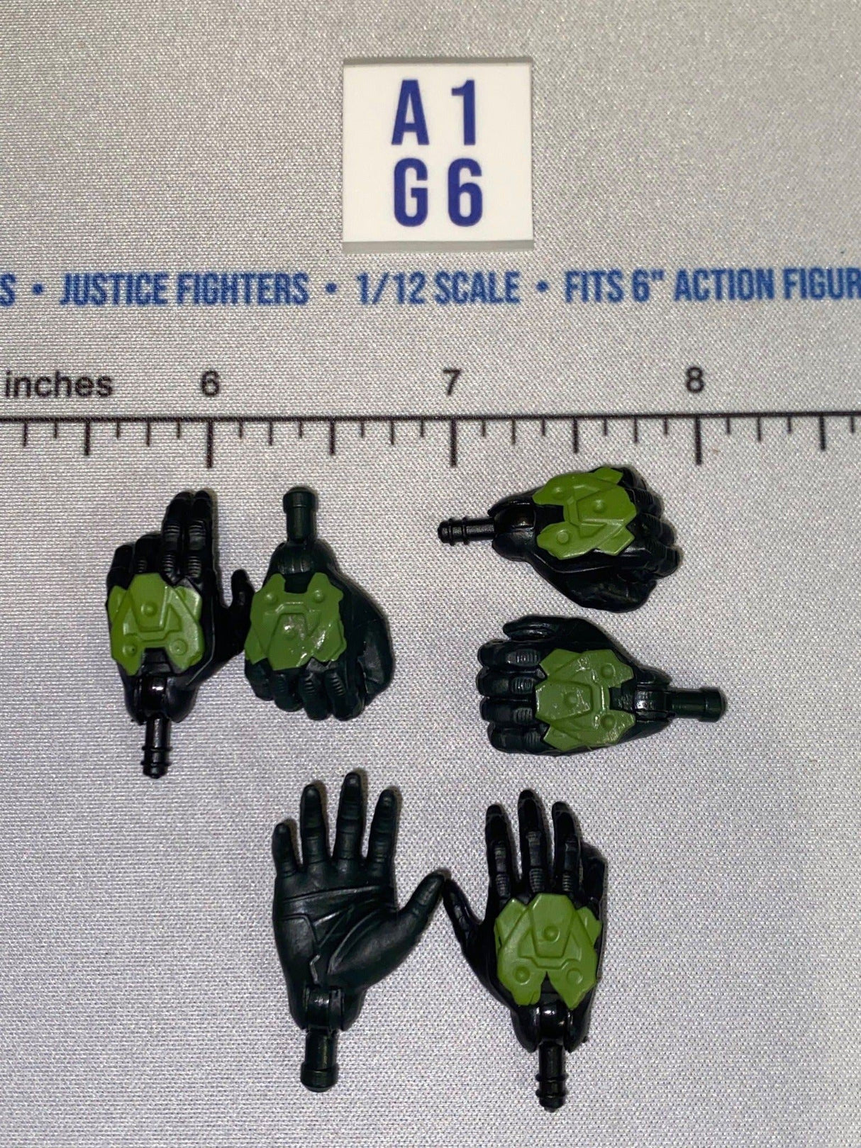 1/12 Scale Science Fiction Armored Hands Set - Jazwares World of Halo