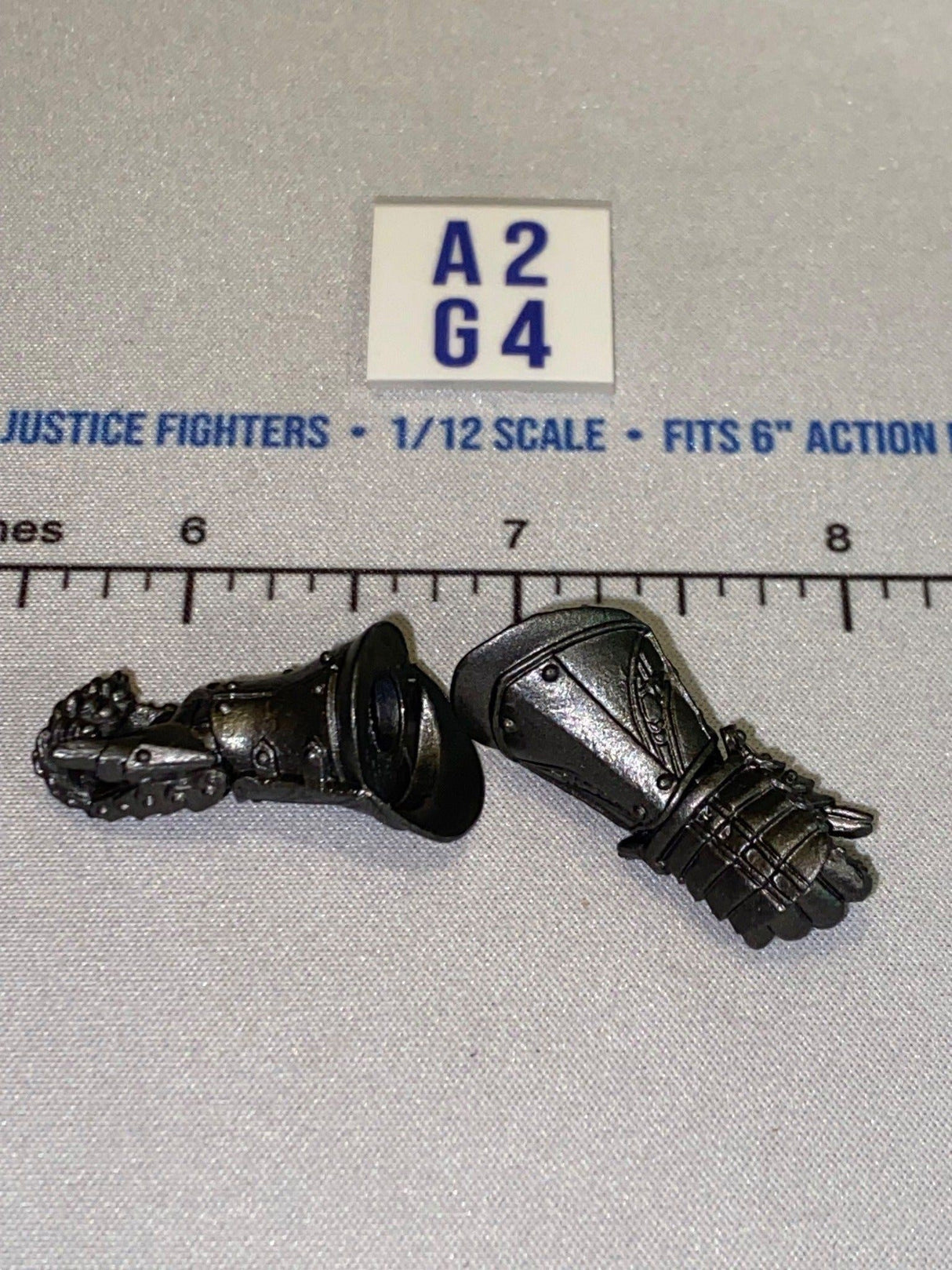 1/12 Scale Fantasy Armored Gauntlet Hands Pair - Four Horsemen - Mythic Legions