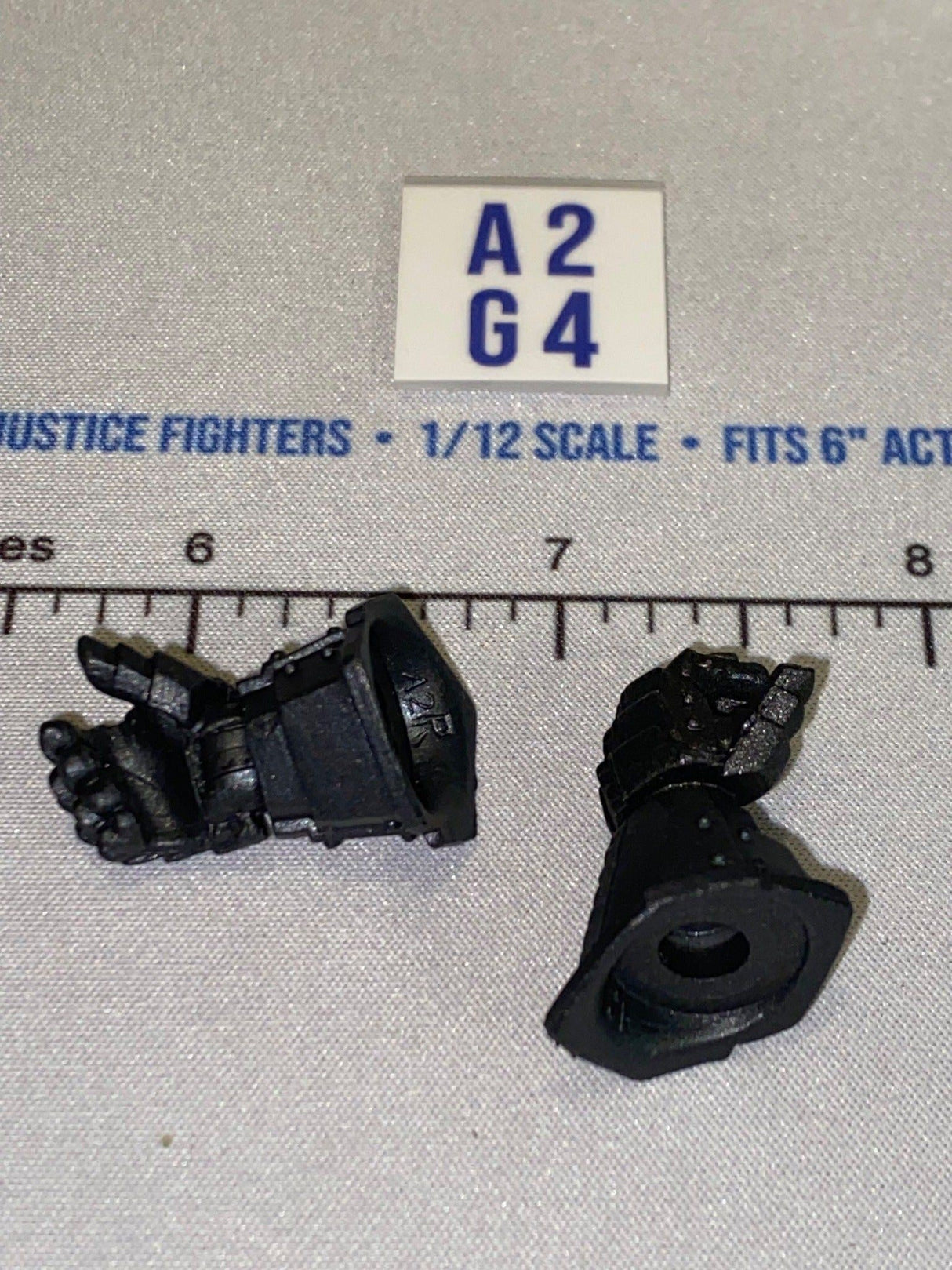 1/12 Scale Fantasy Armored Gauntlet Hands Pair - Four Horsemen - Mythic Legions