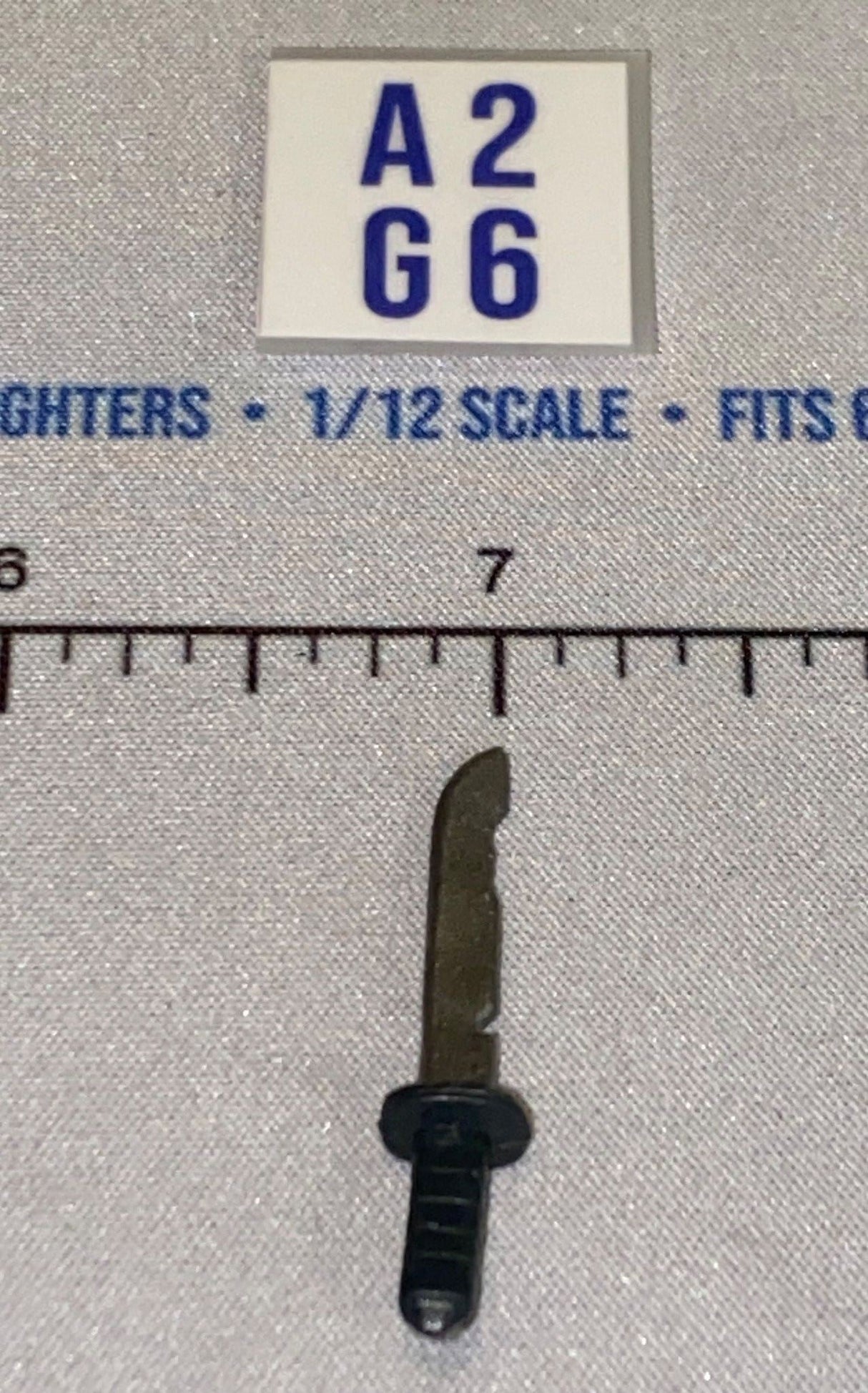 1/12 Scale Modern Era Fighting Knife, Black and Silver