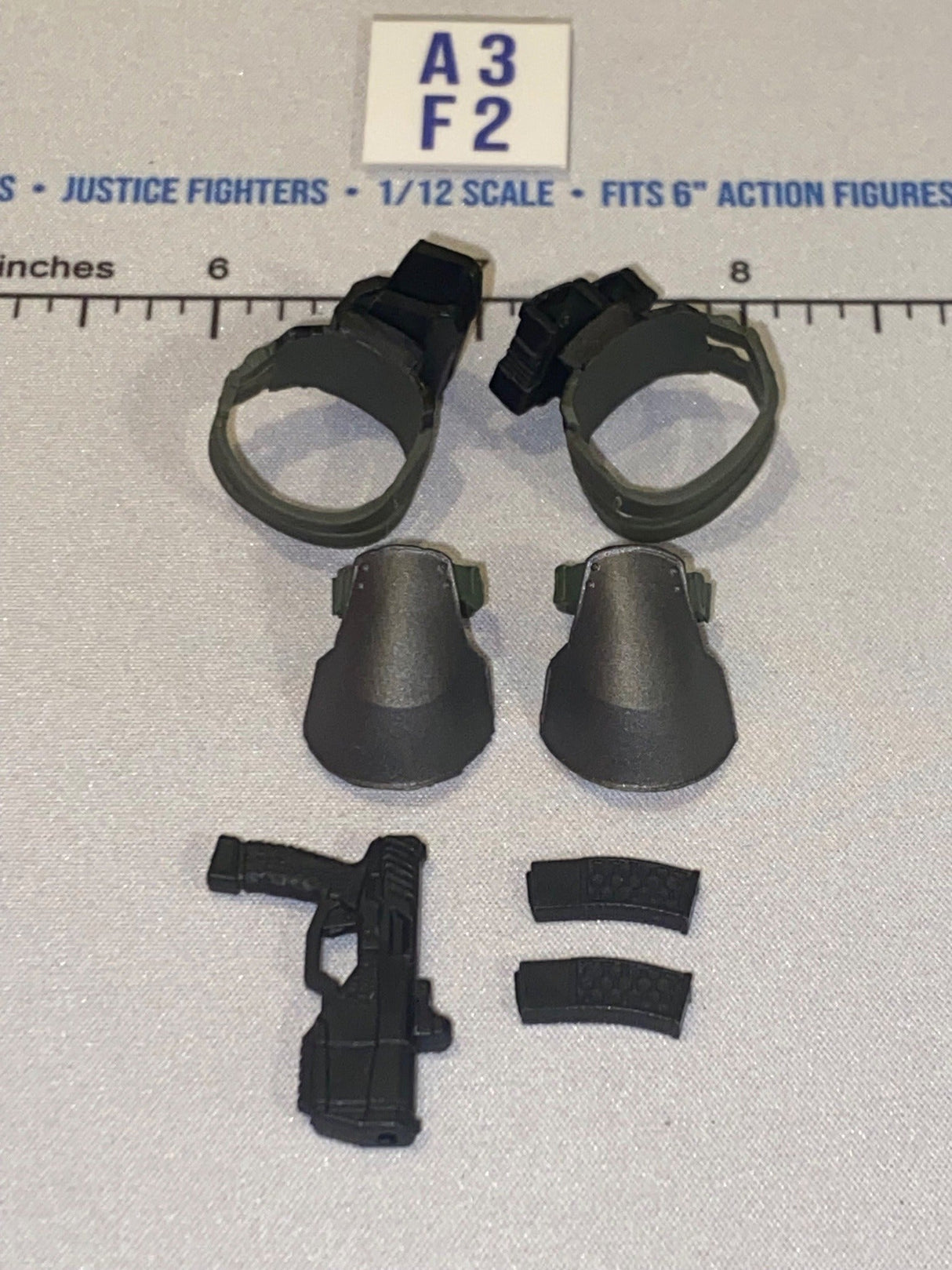 1/12 Scale Modern Era Pistol Thigh Holster and Knee Pads Set - Valaverse