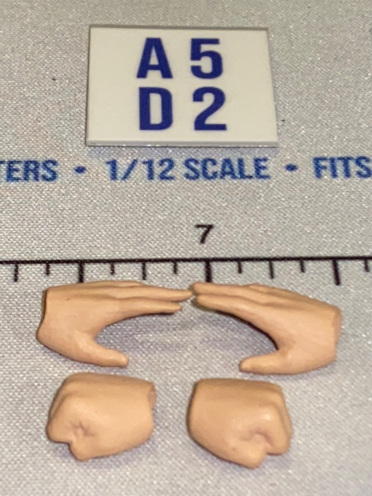 1/12 Scale Open and Gripping Hand Set