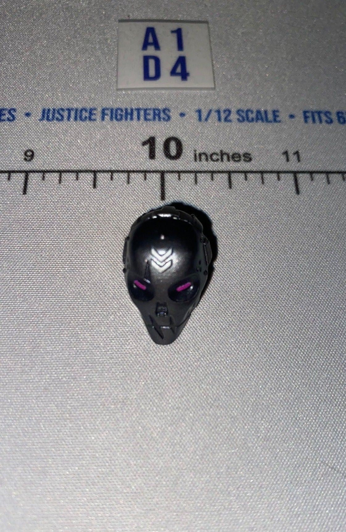 1/12 Scale Science Fiction Cyborg Alien Head Sculpt with Pink Visor Eyes