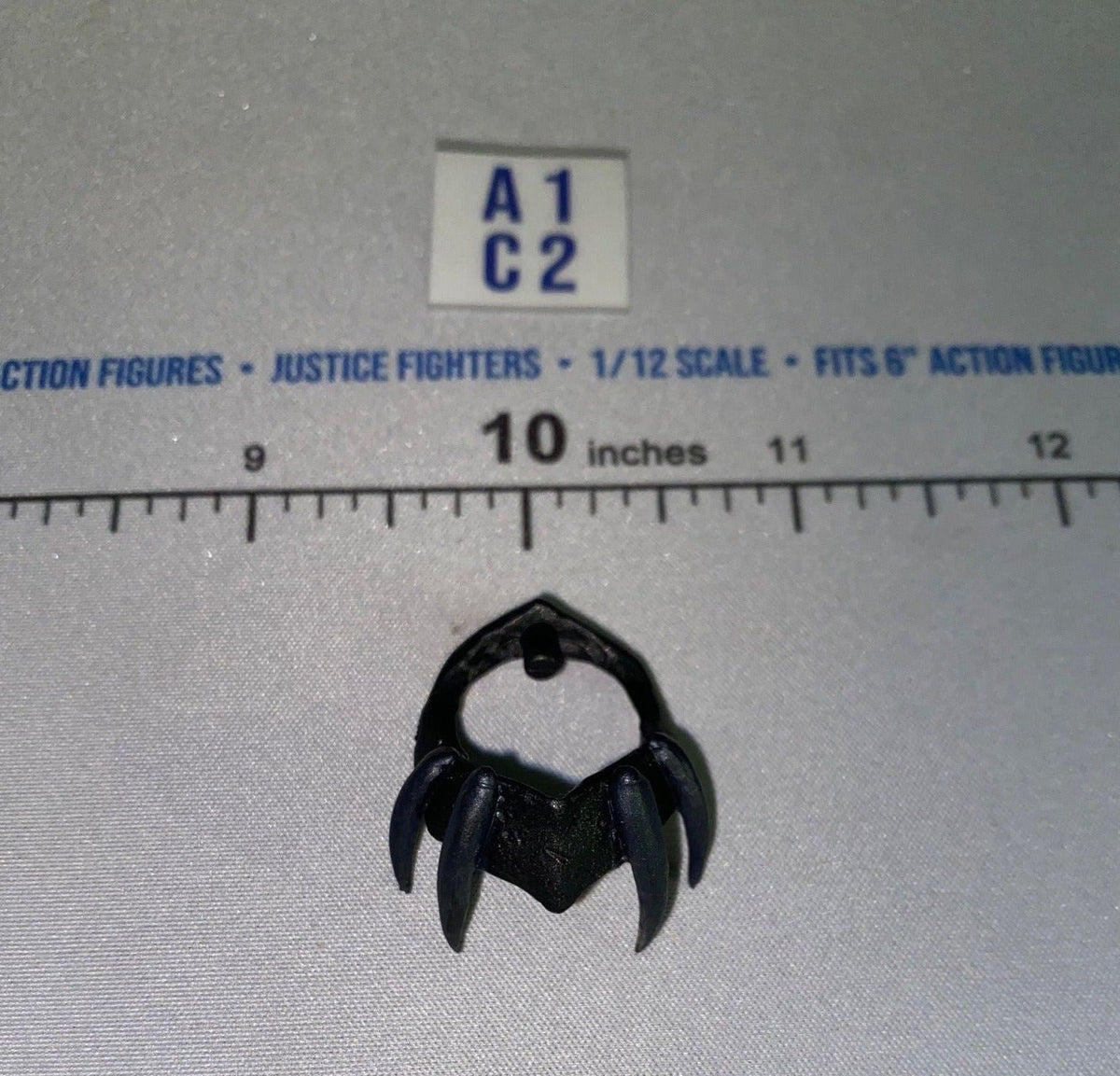 1/12 Scale Four Horsemen - Mythic Legions Fantasy Dark Fang Claw Necklace Collar