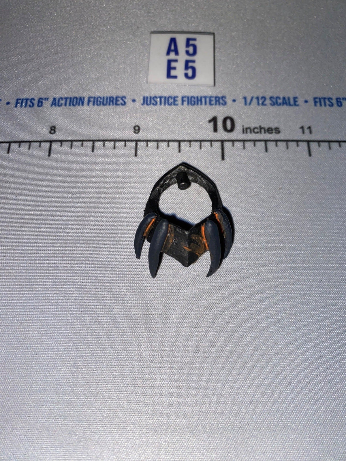 1/12 Scale Four Horsemen - Mythic Legions Fantasy Dark Fang Claw Necklace Collar