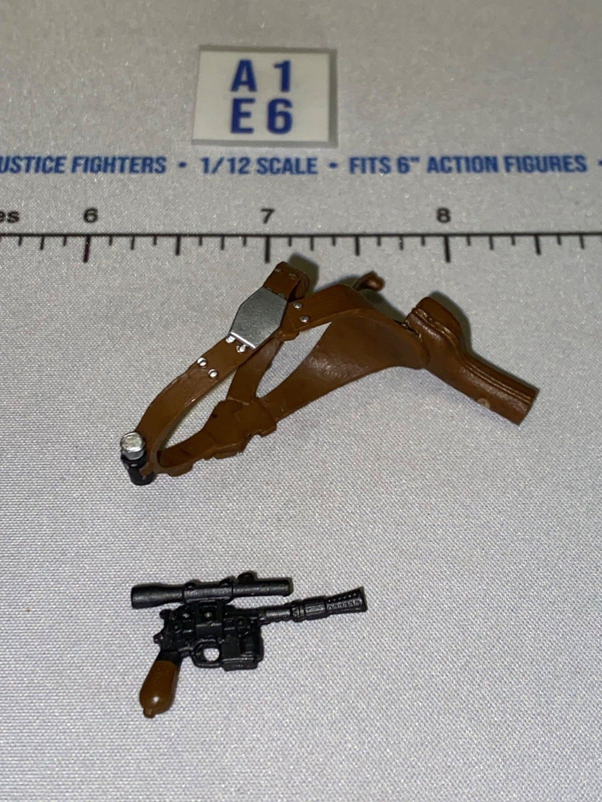 1/12 Scale Science Fiction Blaster Pistol with Holster - Star Wars Black Series