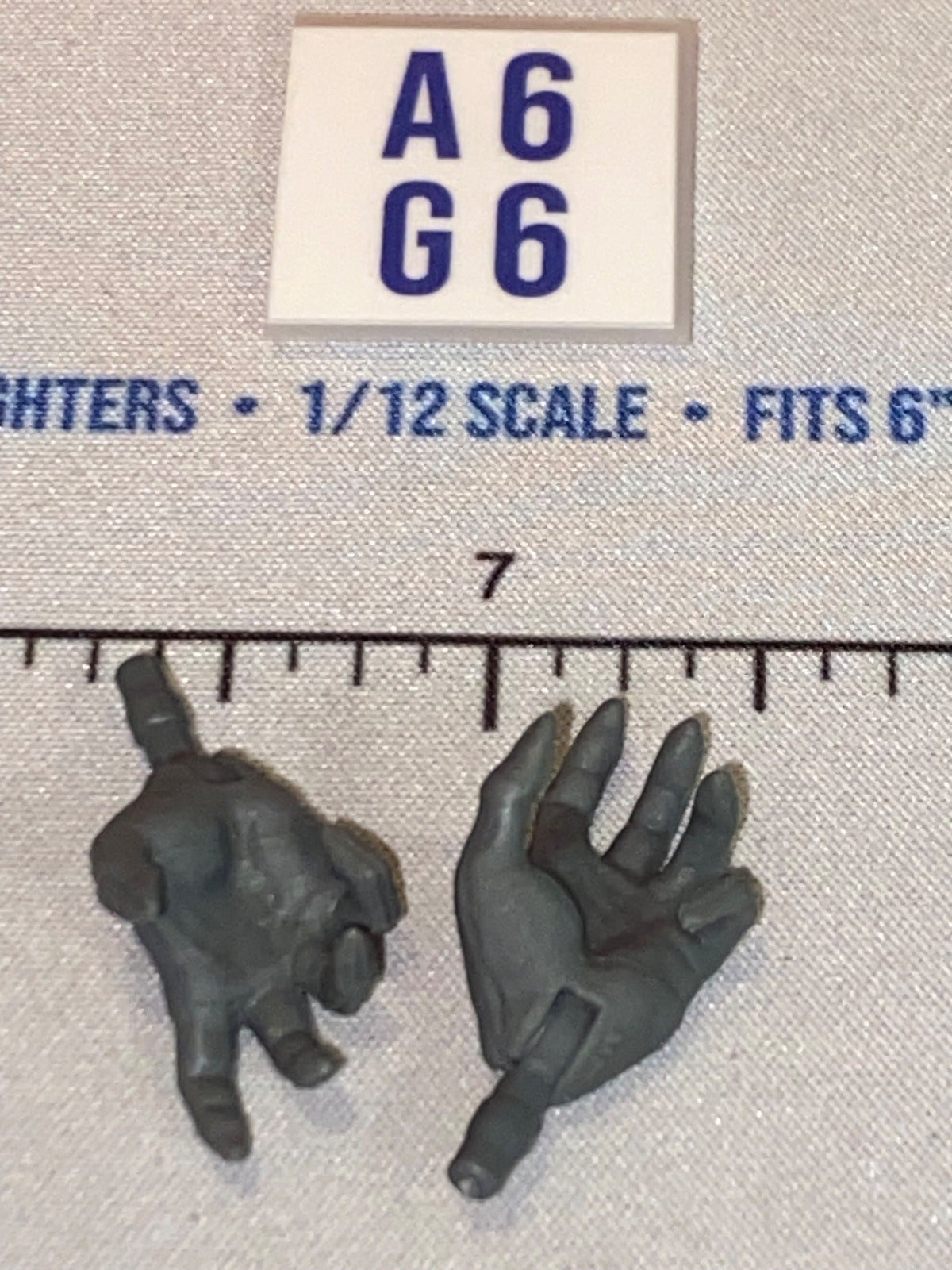 1/12 Scale Science Fiction Alien Creature Hands - Dark Grey - Marvel Legends
