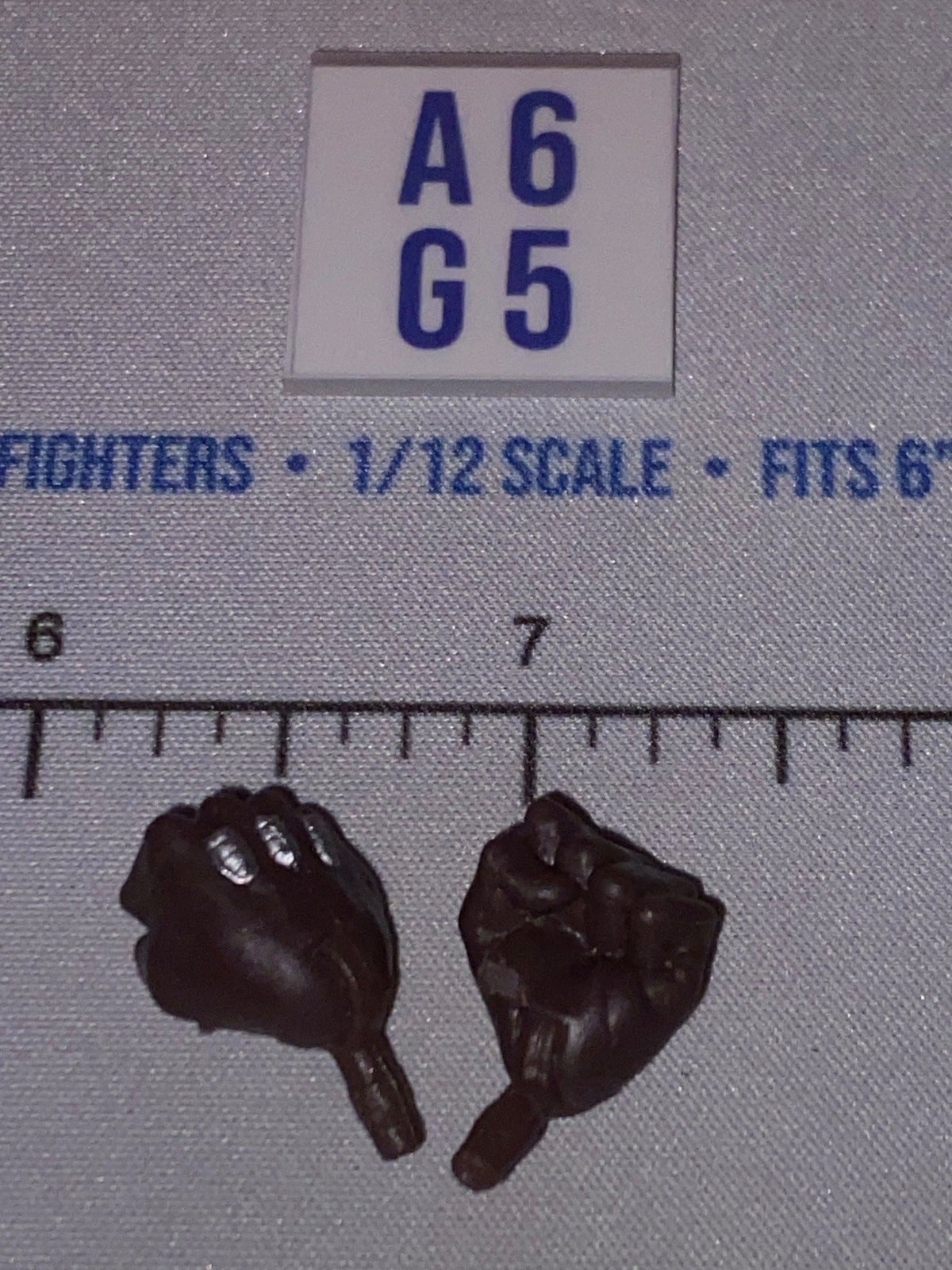 1/12 Scale Dark Skin Tone Gripping Hand Set - Marvel Legends