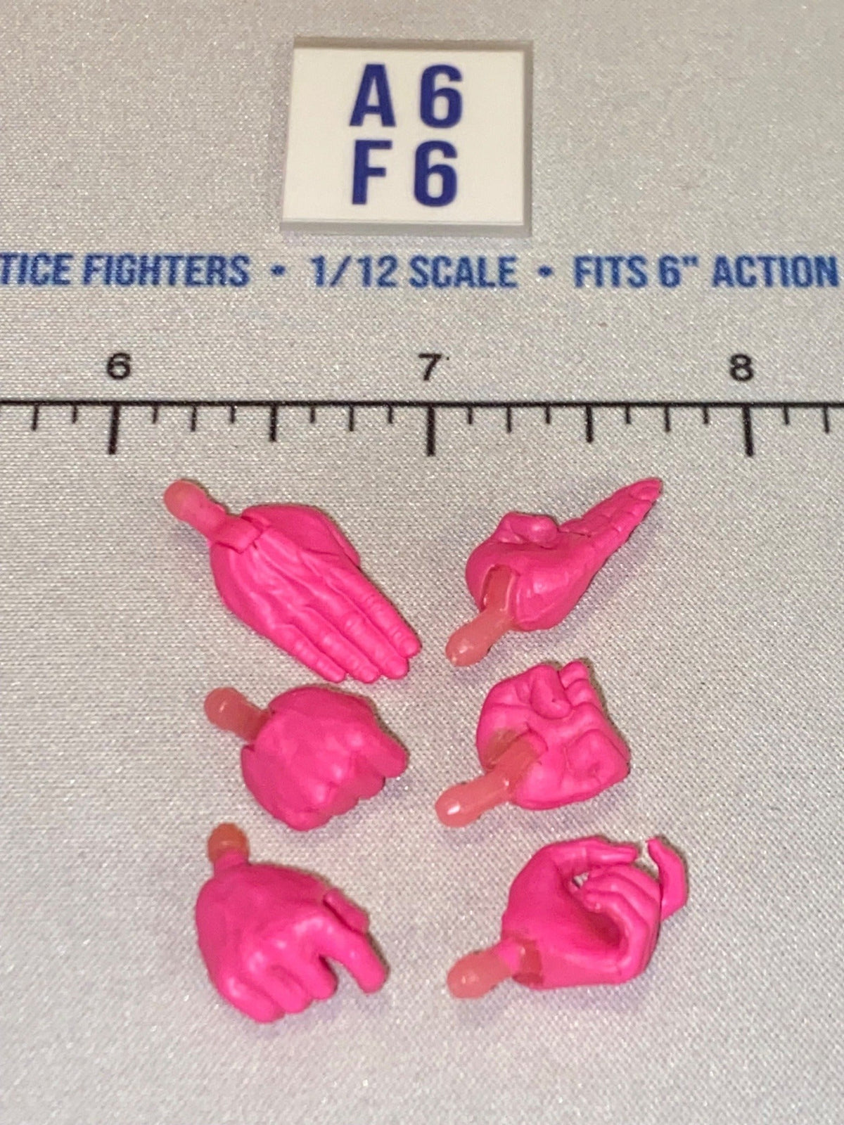 1/12 Scale Female Pink Hands Set