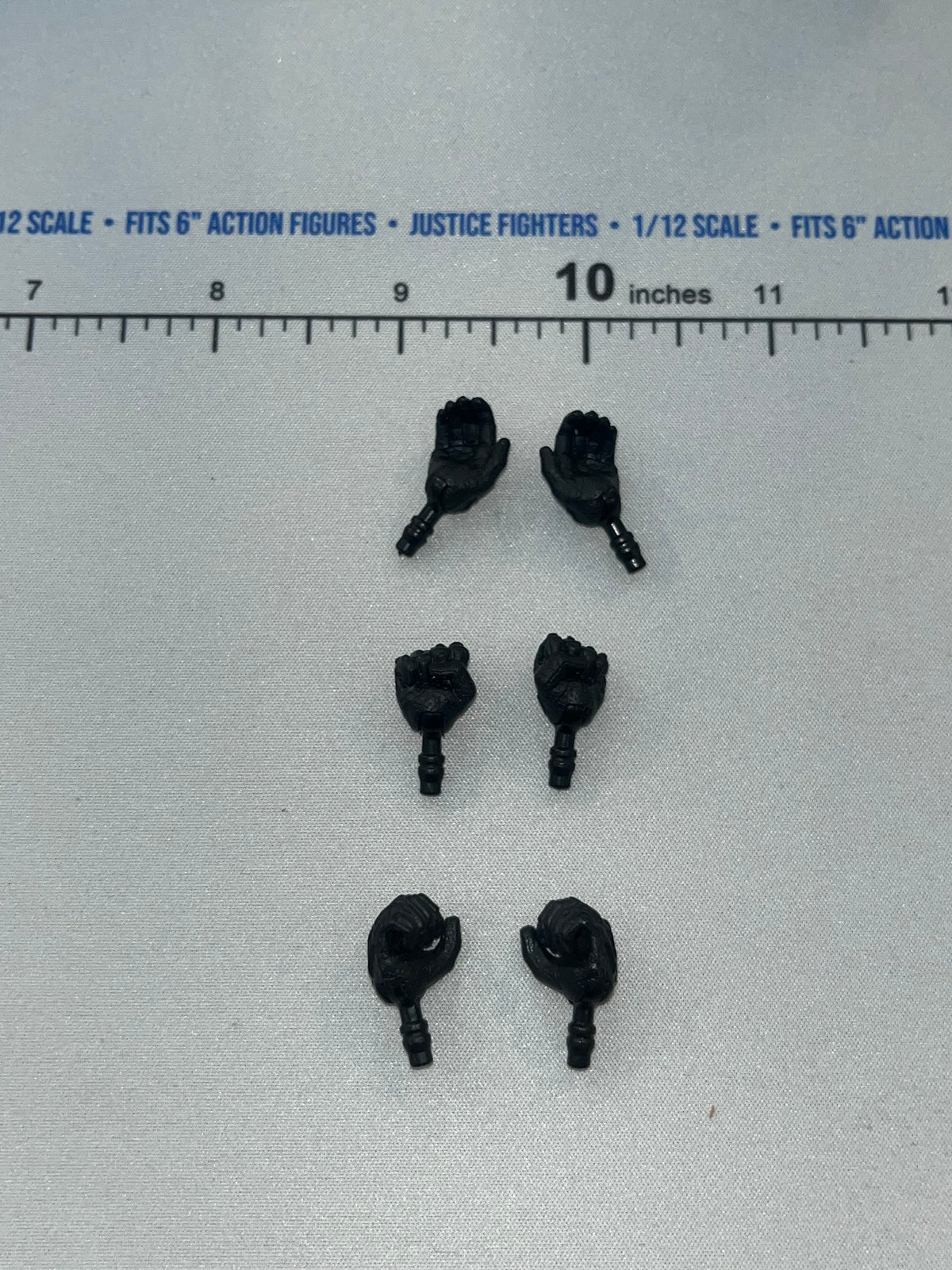 1/12 Scale Modern Era Gloved Hands Set - The Black - Vane Valaverse