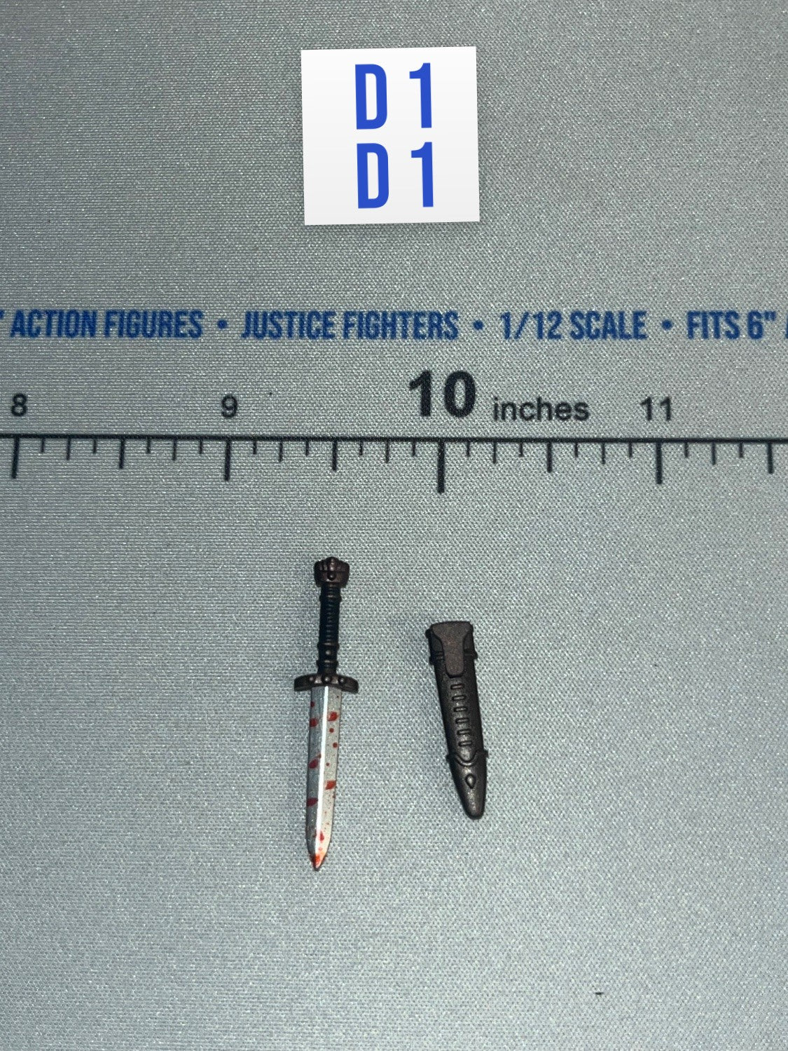 1/12 Scale Medieval Bloody Dagger with Sheath - Red Sonja TBLeauge Phicen