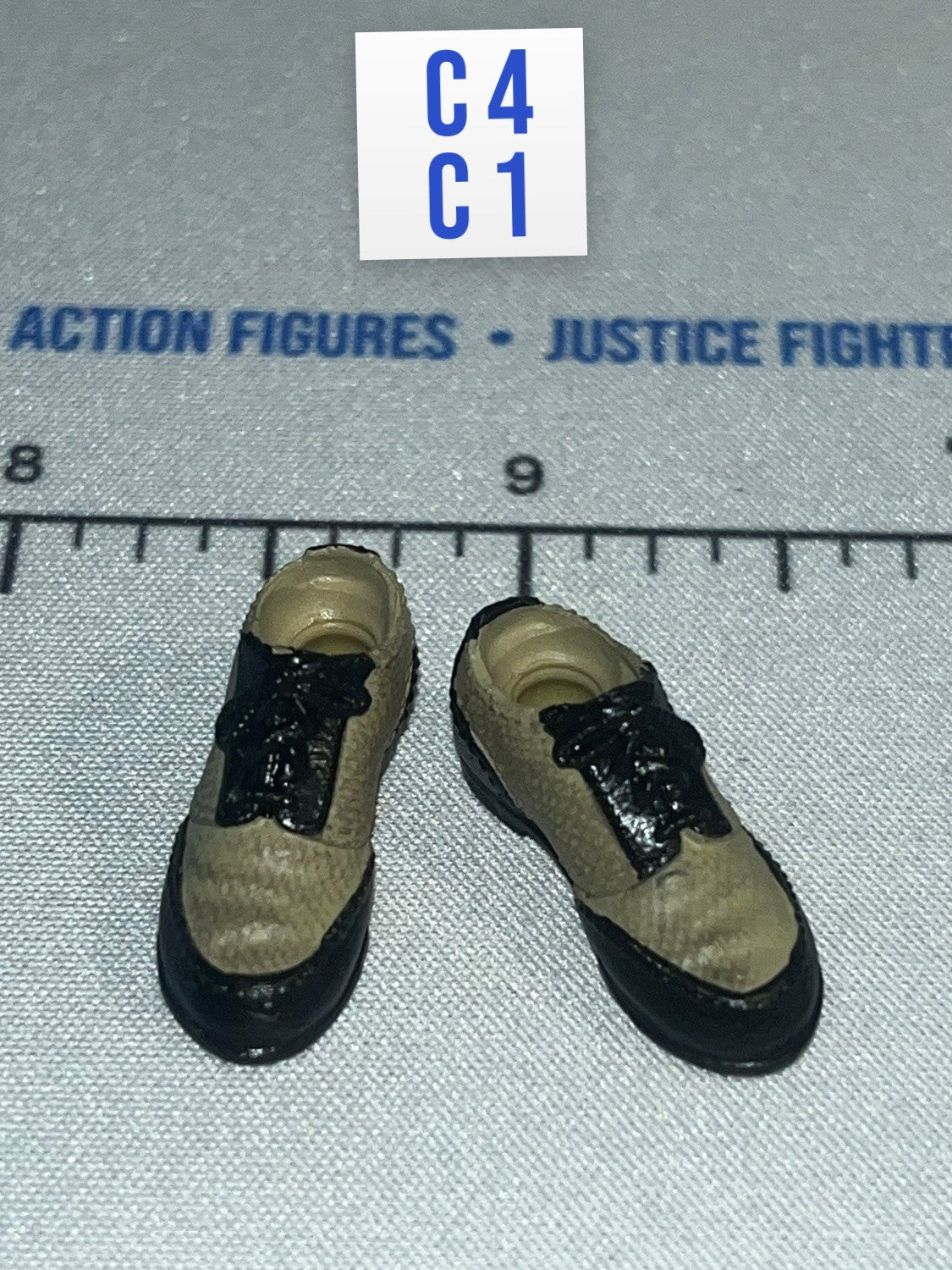1/12 Scale WWII German Low-Cut Sneakers Pair - WWII German U-Boat Commander Lehmann DiD XD80026