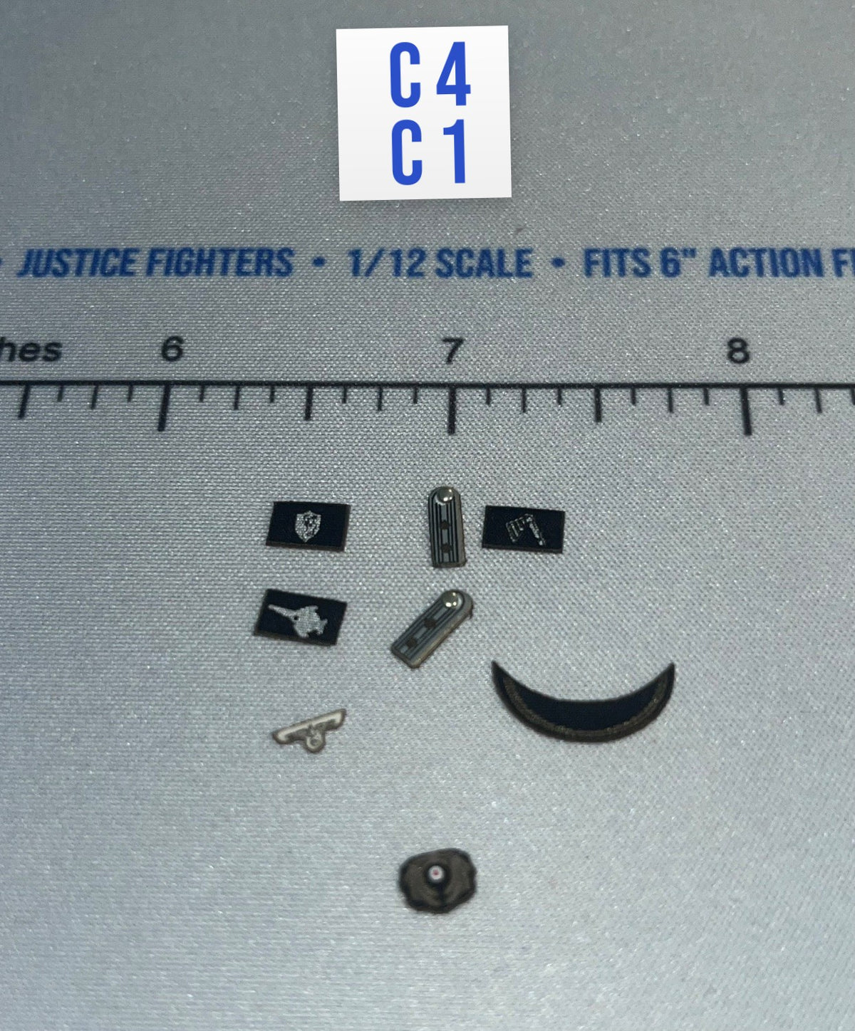 1/12 Scale WWII German Insignia and Badges Set - WWII German U-Boat Commander Lehmann DiD XD80026
