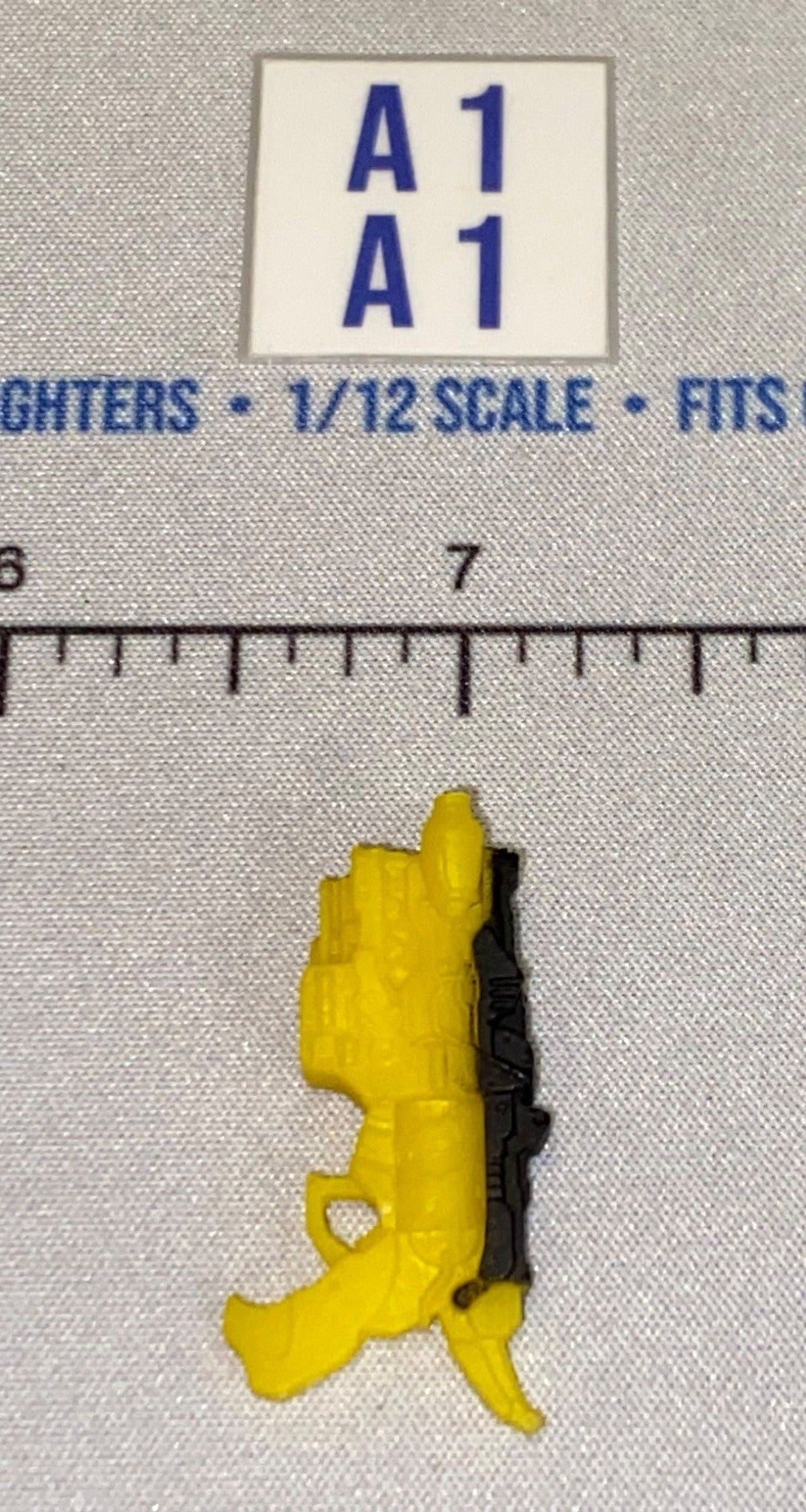 1/12 Scale Sci-Fi Yellow and Black Themed Blaster Weapon