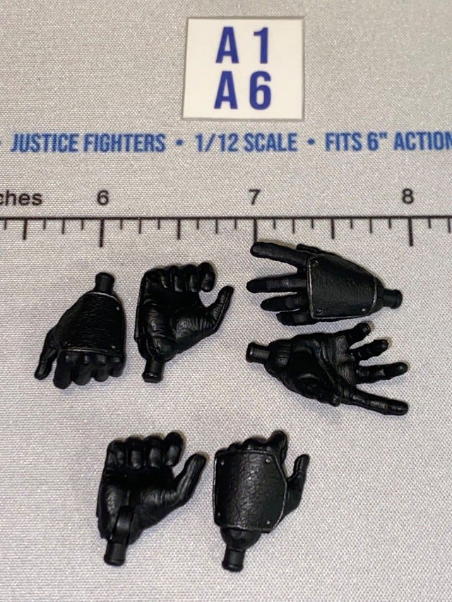 1/12 Scale Medieval Gloved Hands Set