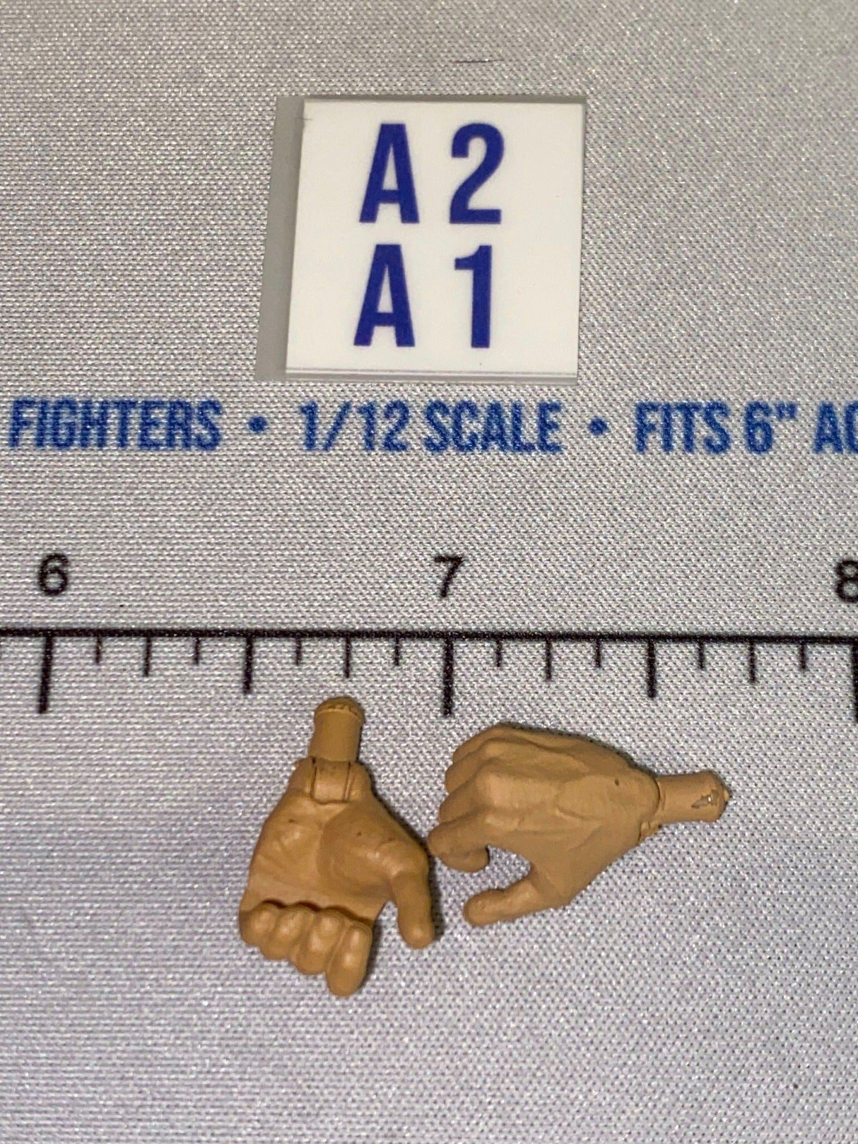 1/12 Scale Modern Era Caucasian Gripping Hands