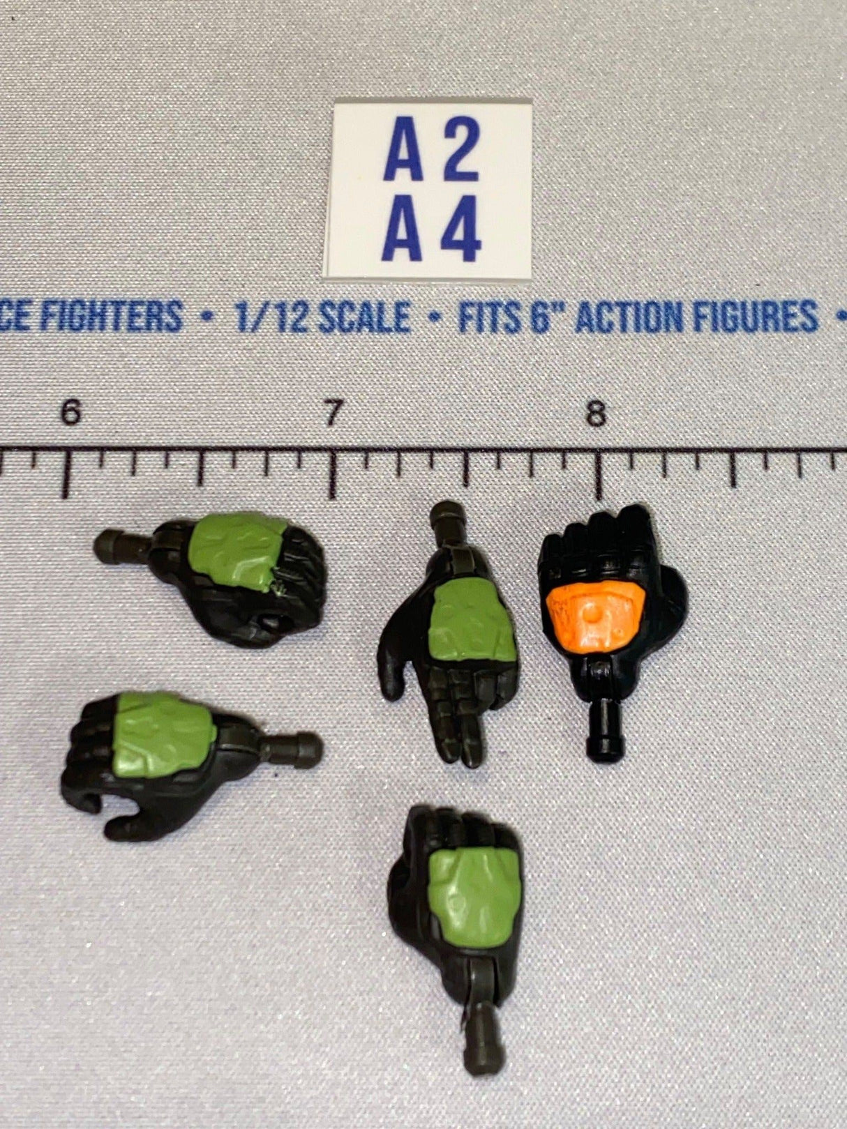 1/12 Scale Science Fiction Gloved Hands Set - Jazwares World of Halo