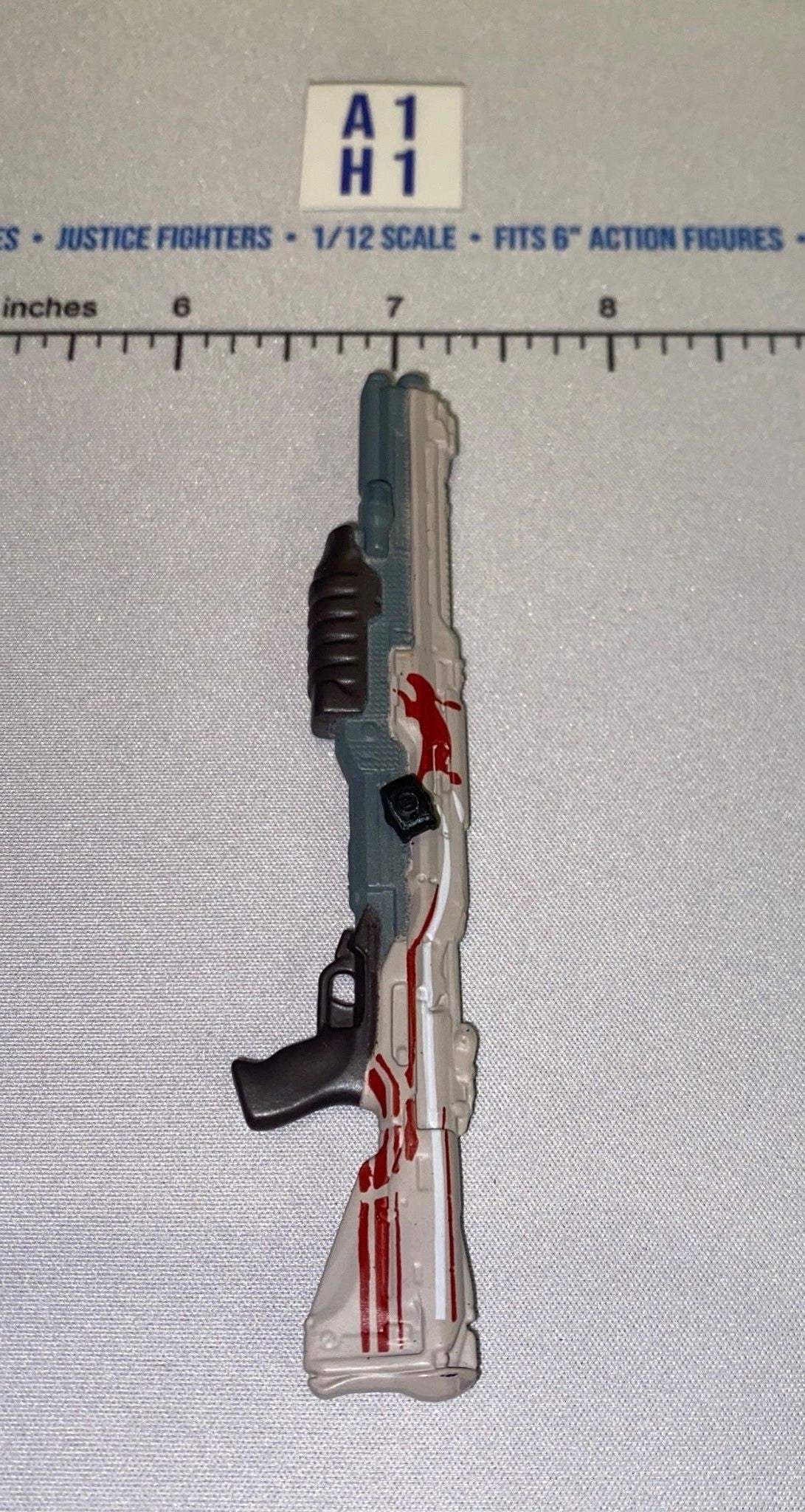 1/12 Scale Mass Effect M-8 Avenger Assault Rifle - Jazwares World of Halo