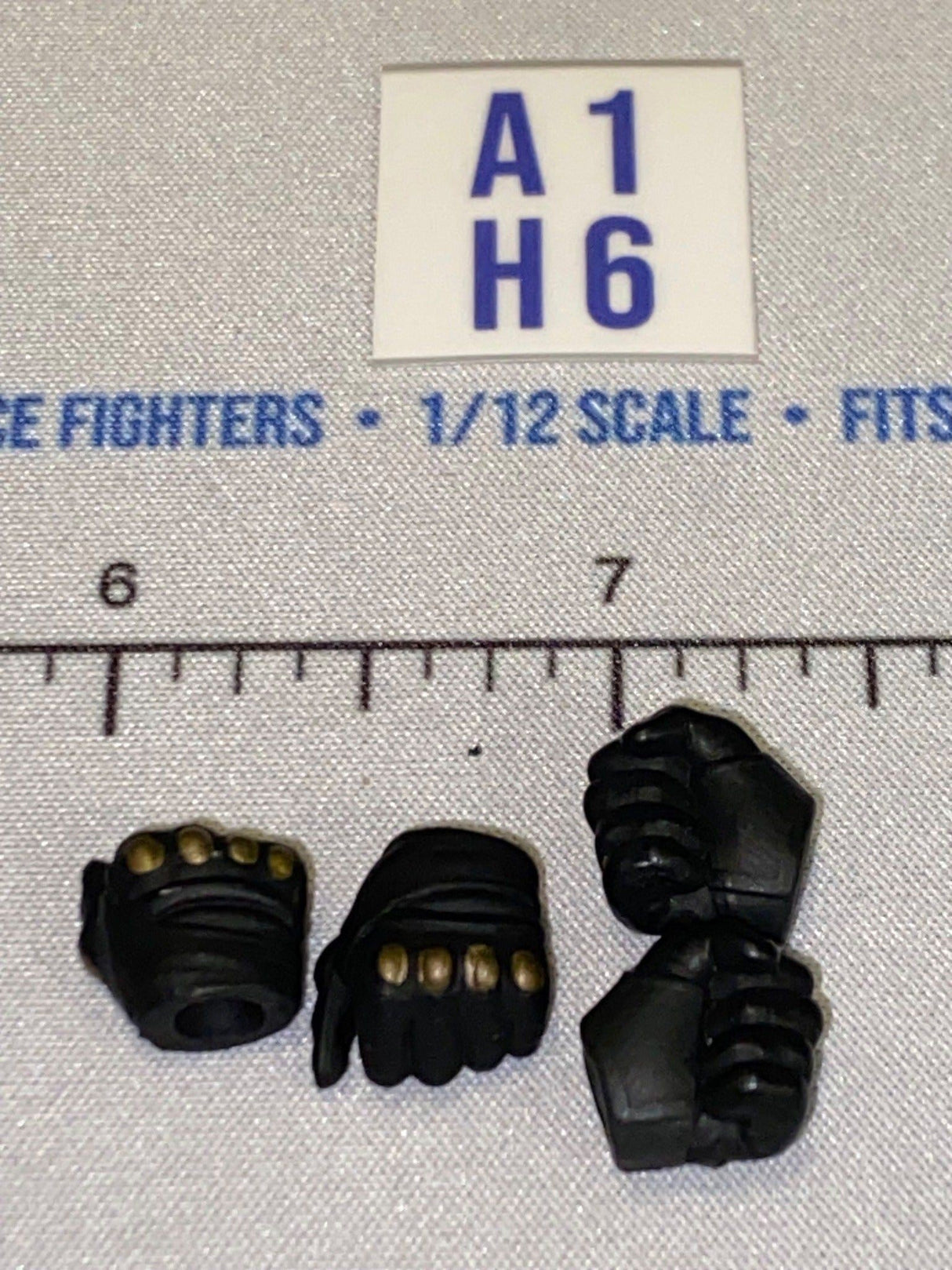 1/12 Scale Modern Era Tactical Gloved Hands Set