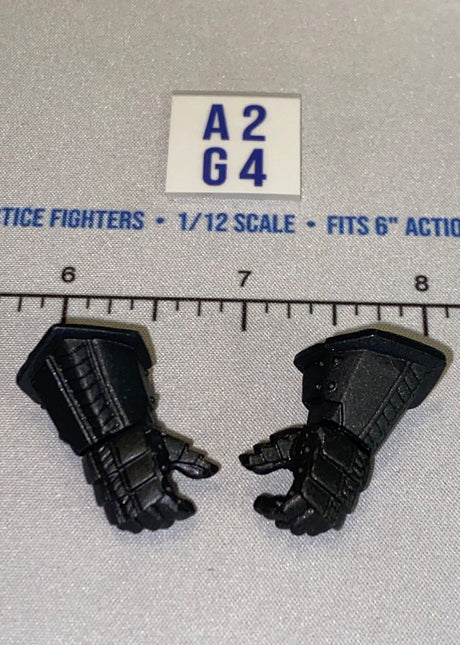 1/12 Scale Fantasy Armored Gauntlet Hands Pair - Four Horsemen - Mythic Legions