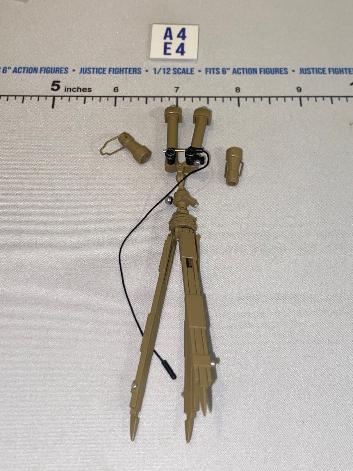 1/12 Scale WWII German Field Glasses with Tripod - DID Rommel