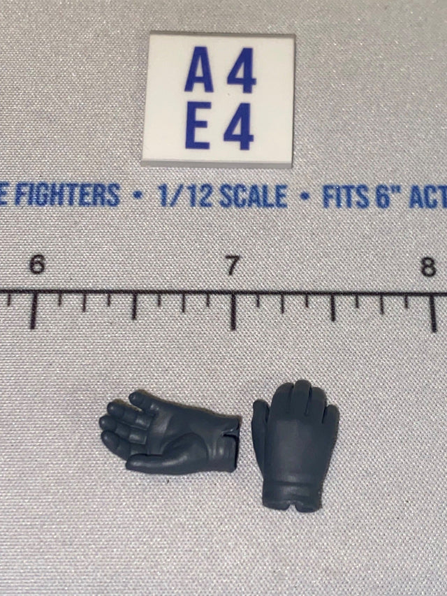 1/12 Scale WWII German Gloved Hands Pair - DID Rommel