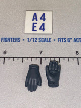 1/12 Scale WWII German Gloved Hands Pair - DID Rommel