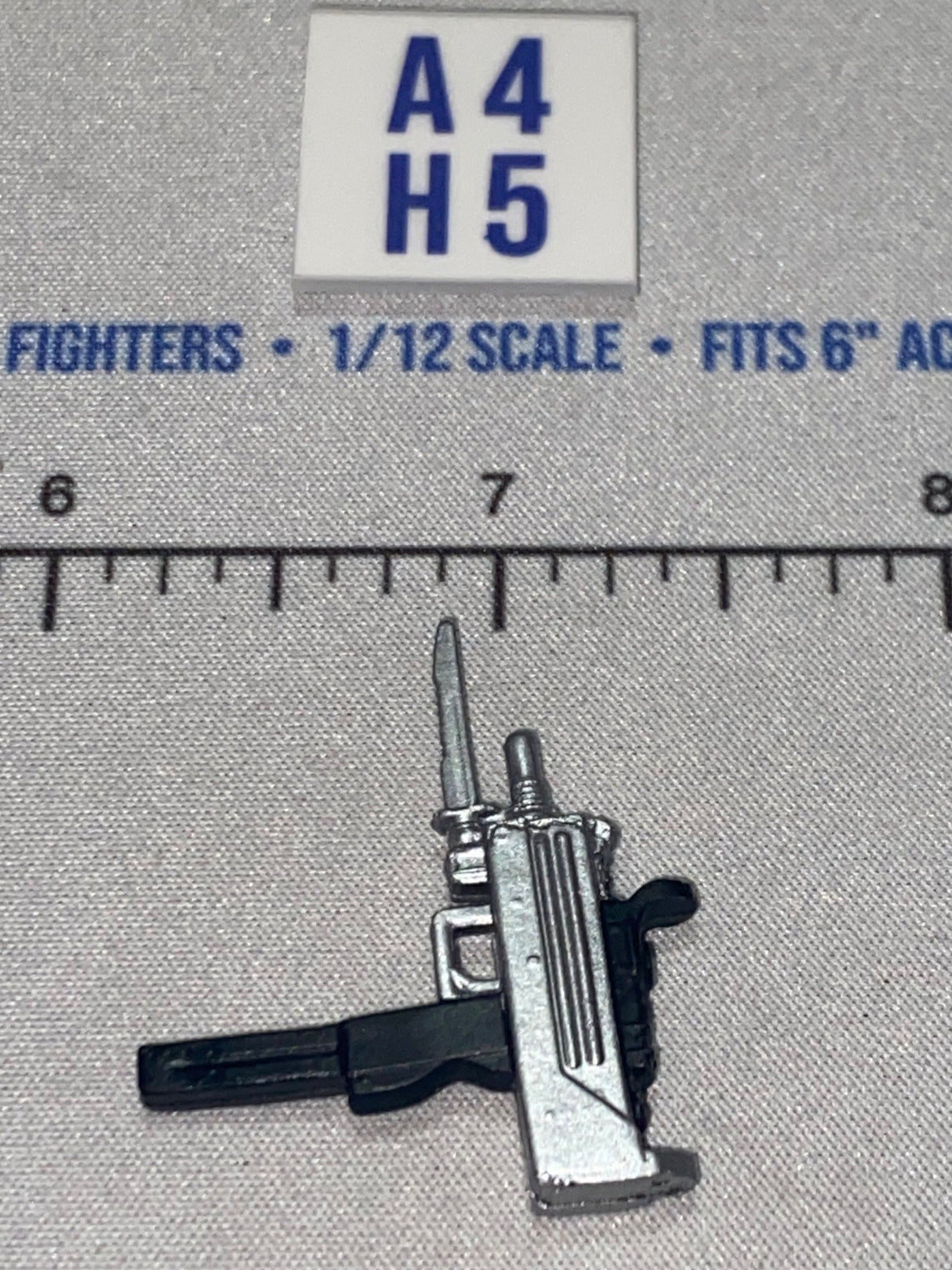1/12 Scale Modern Era Uzi Submachine Gun with Bayonet