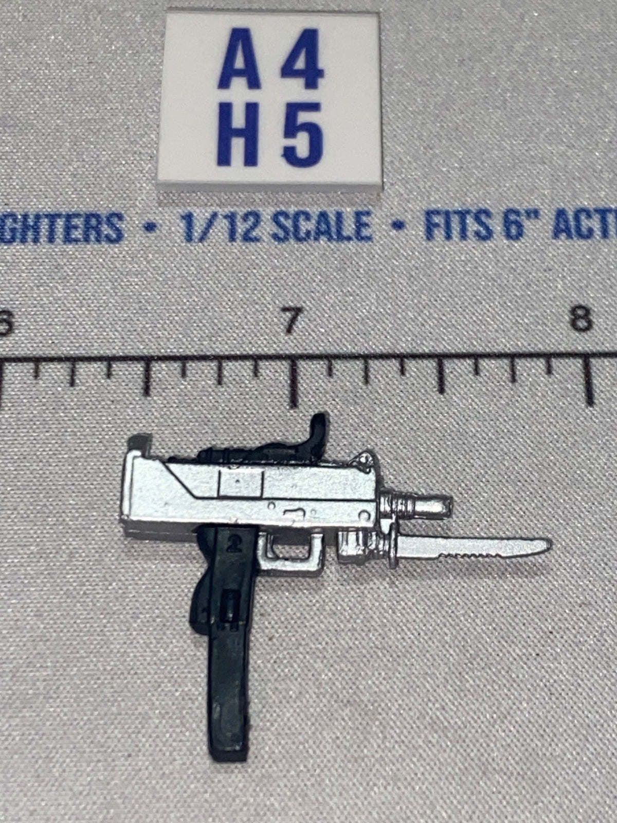 1/12 Scale Modern Era Uzi Submachine Gun with Bayonet