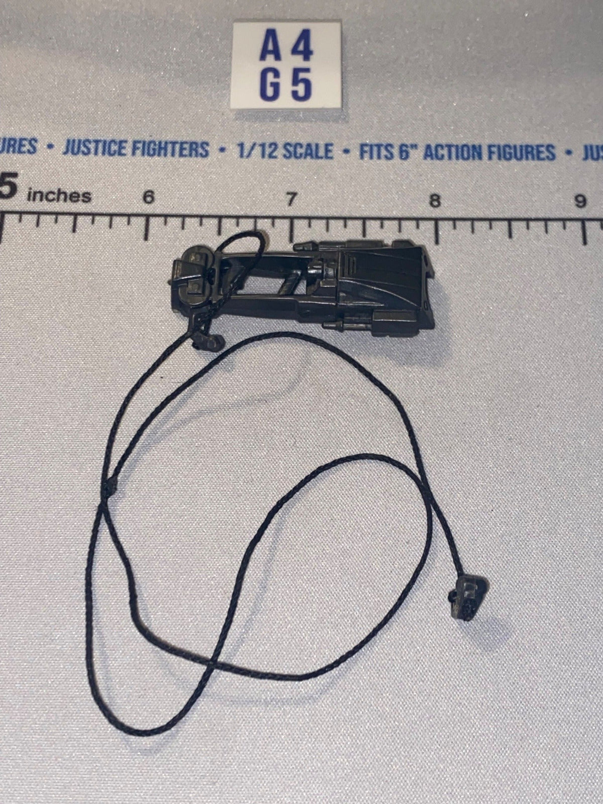 1/12 Scale Modern Era Grappling Hook with Rope - Black - DC Comics