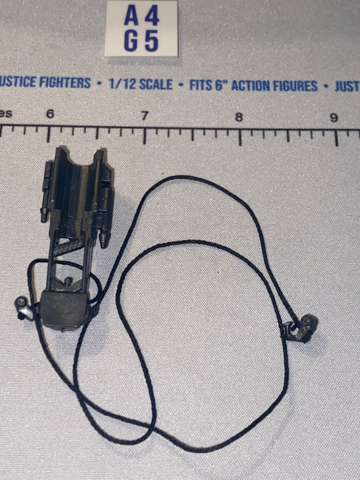 1/12 Scale Modern Era Grappling Hook with Rope - Black - DC Comics