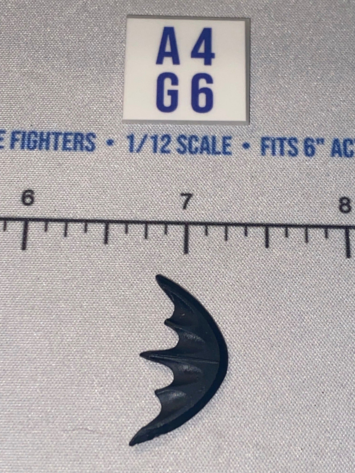 1/12 Scale Batman Thowing Star - DC Comics