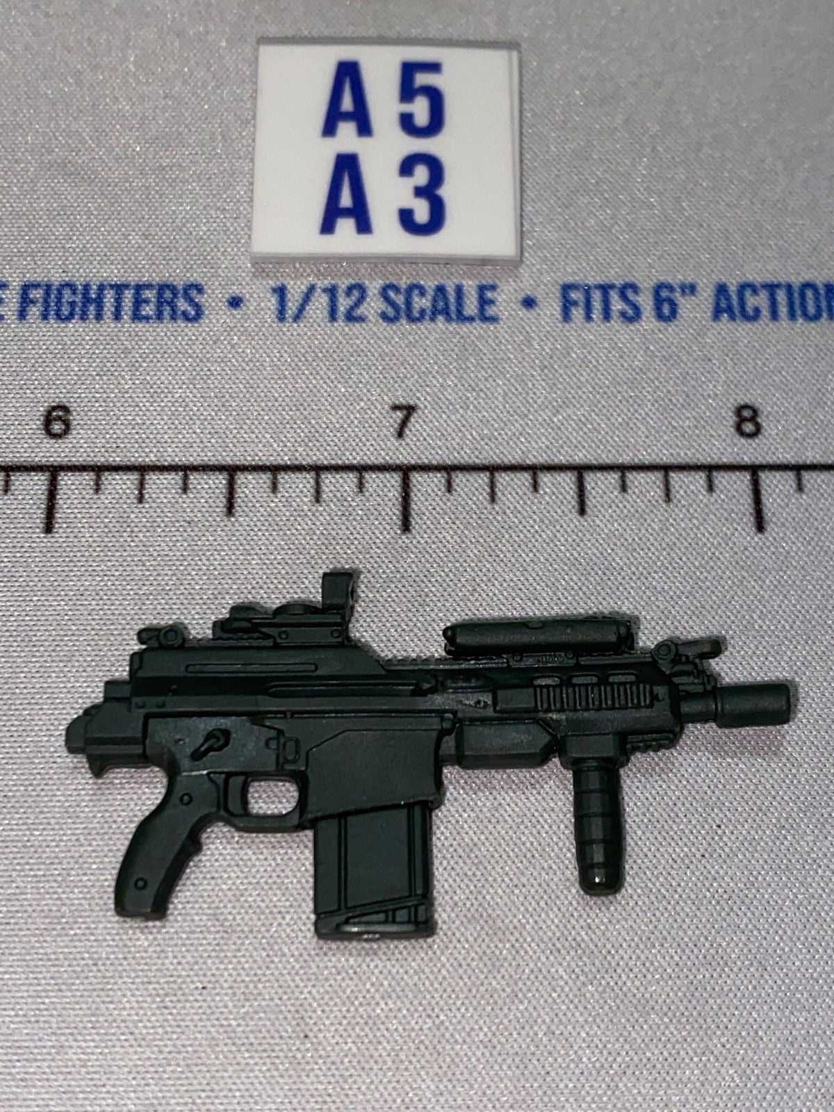 1/12 Scale Modern Era Tactical Submachine Gun with Optic and Foregrip