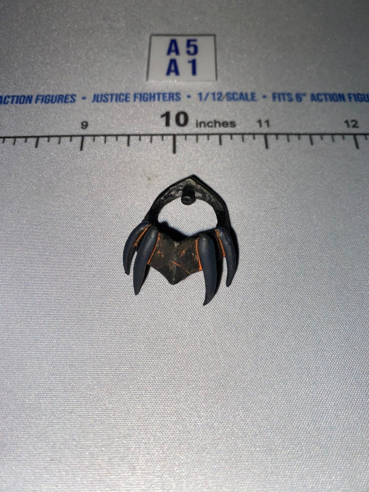 1/12 Scale Four Horsemen - Mythic Legions Fantasy Dark Fang Claw Necklace Collar