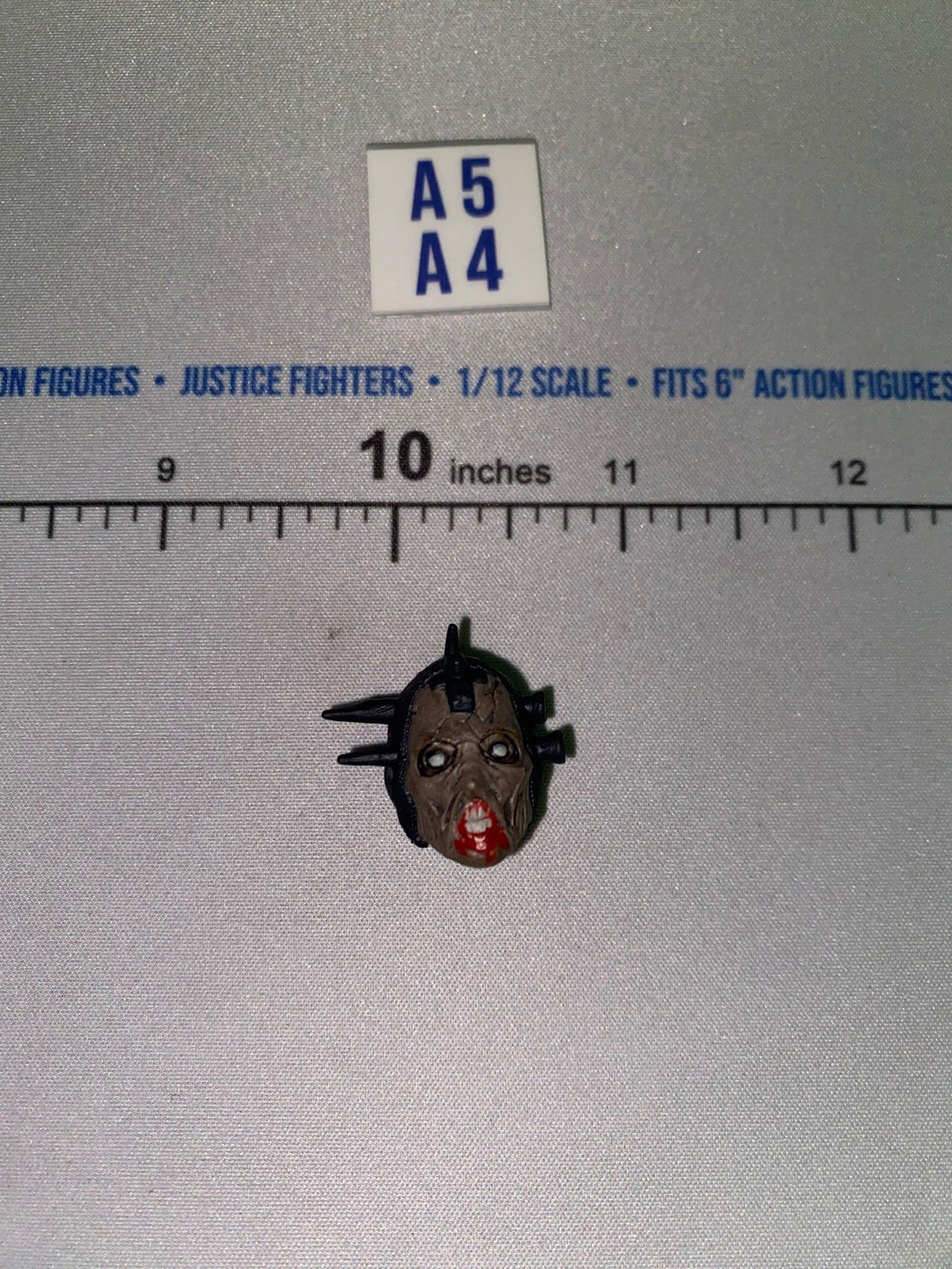 1/12 Scale Horror Monster Zombie Male Head Sculpt with Spiked Helmet