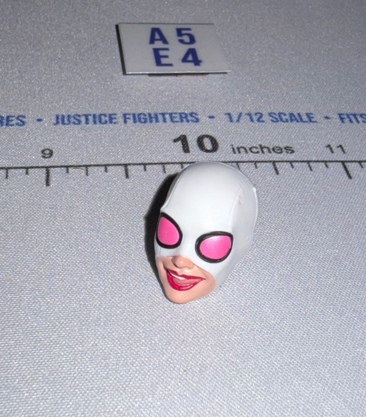 1/12 Scale Female Head Sculpt with White Mask - Spider-Gwen - Marvel