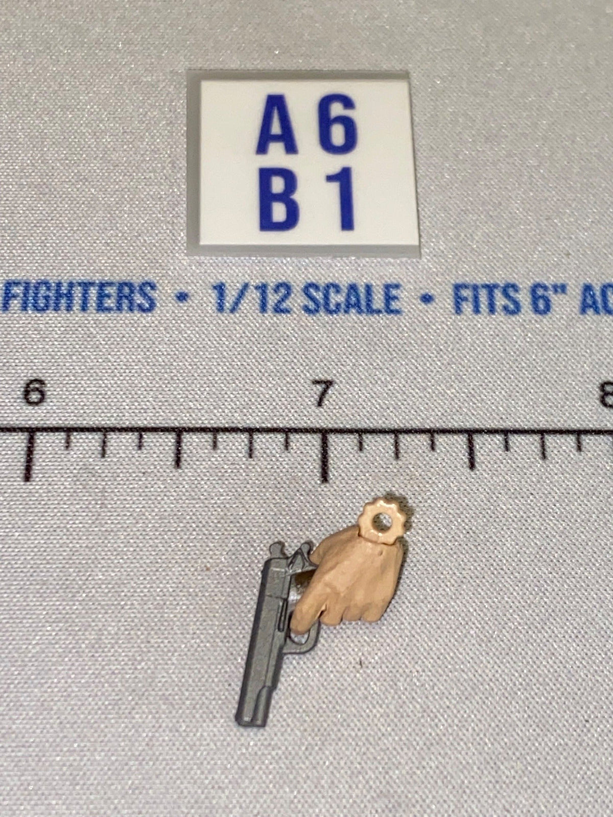 1/12 Scale Modern Era Semi-Automatic Pistol with Hand