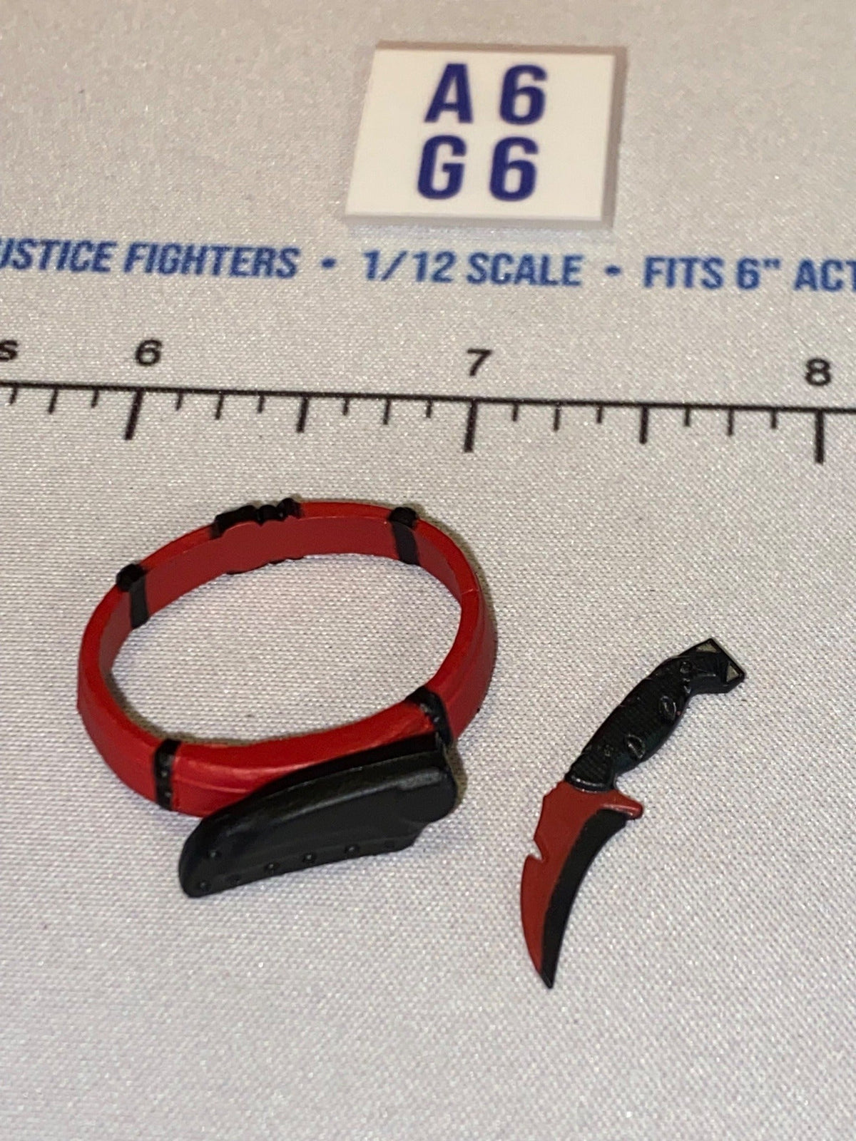 1/12 Scale Modern Era Belt with Knife - Red and Black - Valaverse