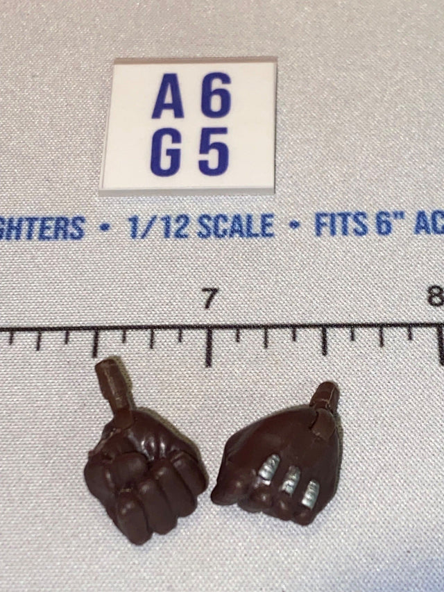 1/12 Scale Dark Skin Tone Gripping Hand Set - Marvel Legends