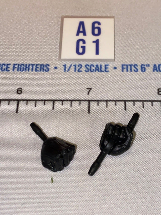 1/12 Scale Modern Era Pointing Gloved Hands Set
