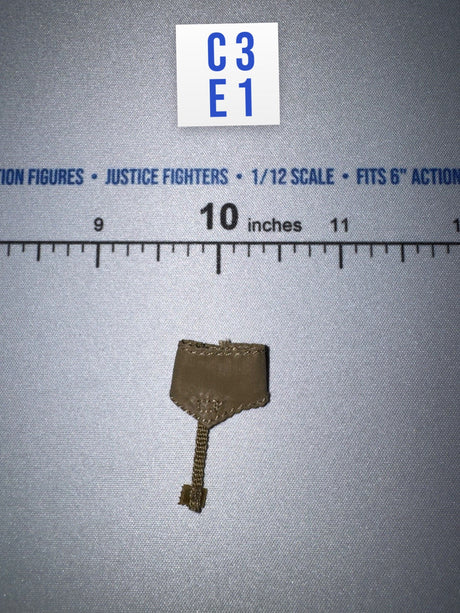1/12 Scale WWII German Entrenching Tool with Carrier - WWII US Ranger Private Jackson DiD XA80009