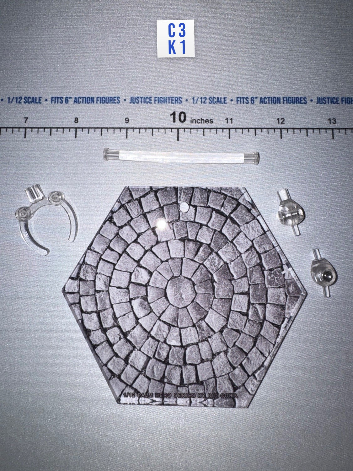 1/12 Scale WWII German Cobblestone Figure Stand - Major König DiD XD80036