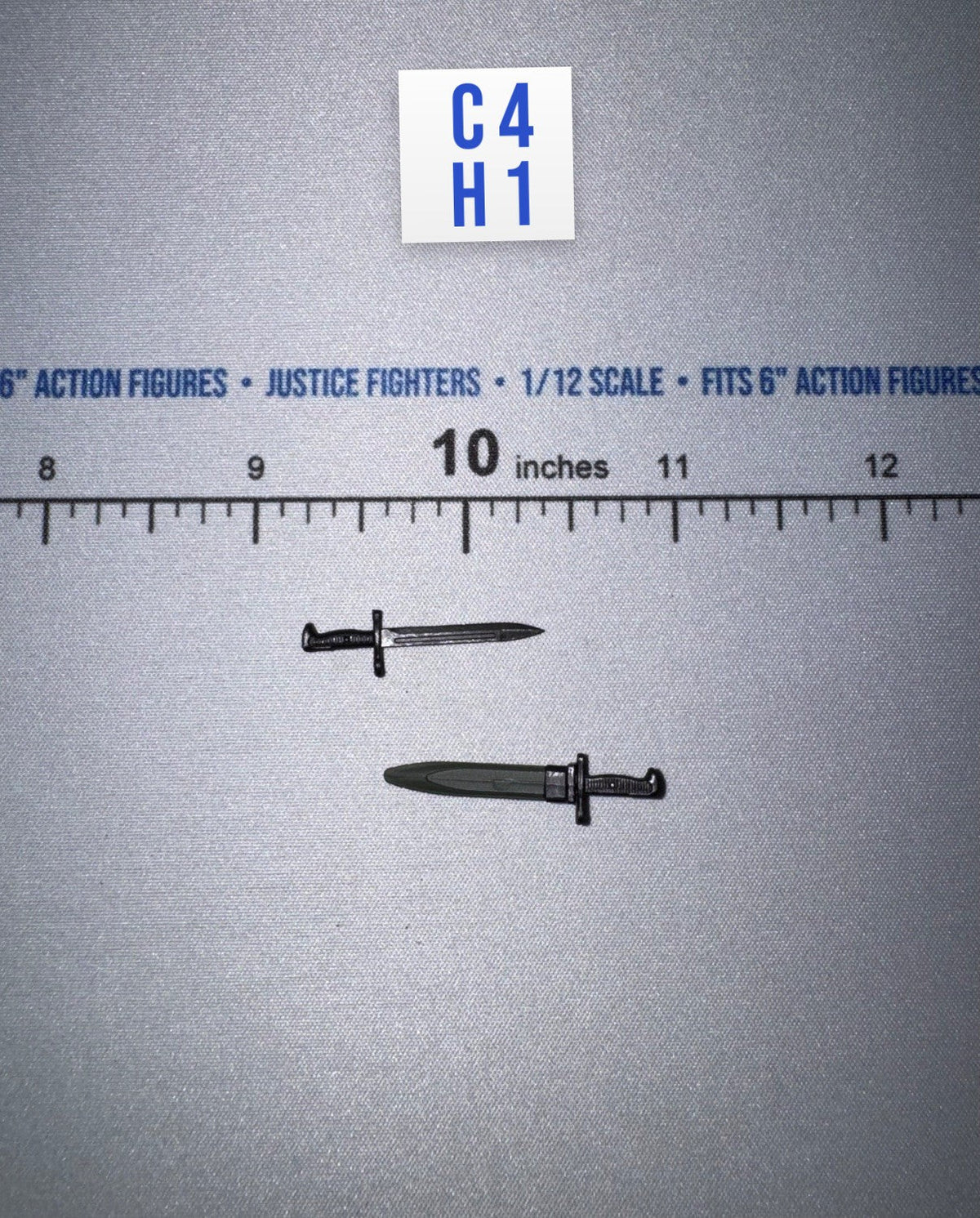 1/12 Scale WWII US Bayonet and Sheath - Private Caparzo DiD XA80011